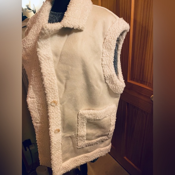Beige faux shearling gilet (aka vest) - Picture 5 of 6